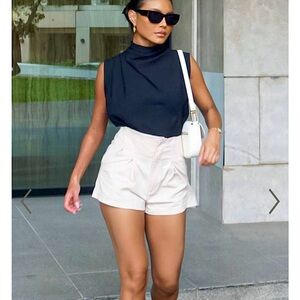 ELYSSA SHORTS - PLEAT DETAIL SHORTS IN BEIGE